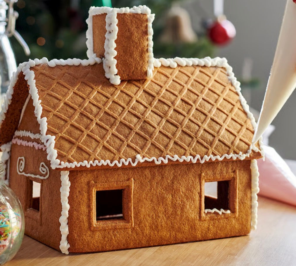 Crafternoon Co MINI & ME Gingerbread House Decorating.